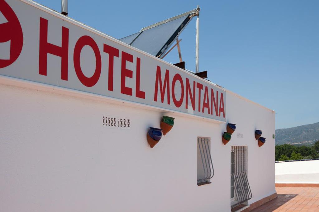 Hotel Montana Roses Buitenkant foto